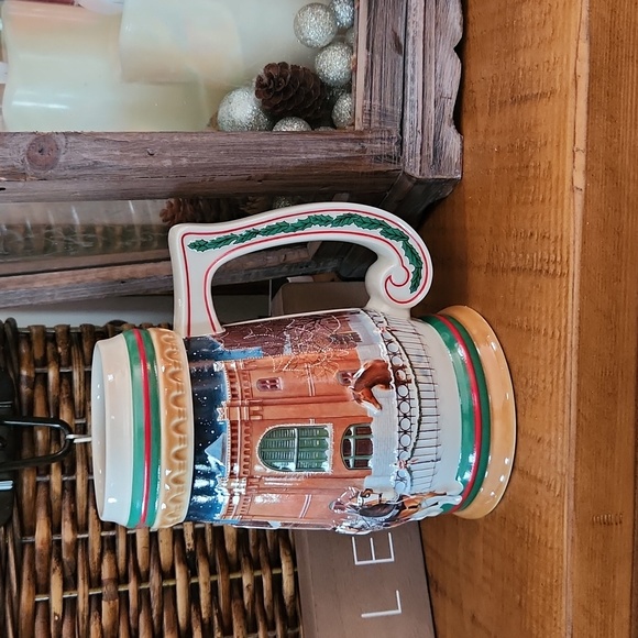 1997 Anheuser-Busch, Inc Budweiser Collector Stein 1997 - Picture 3 of 6